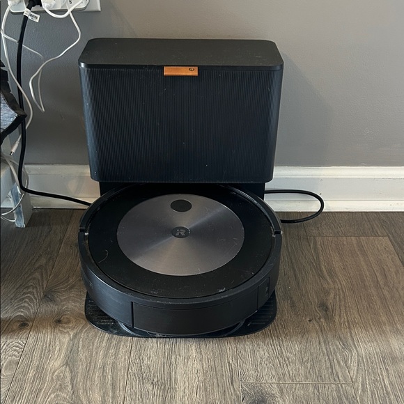 Black Robotic Vacuum Cleaner - Picture 1 of 1